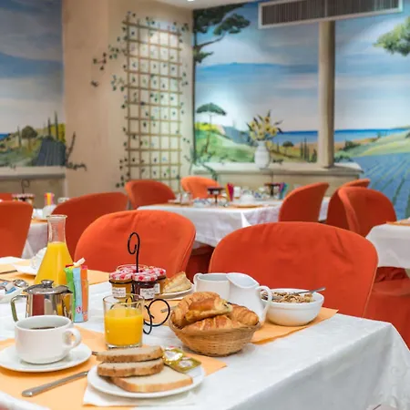 Fertel Maillot Hotell 3*